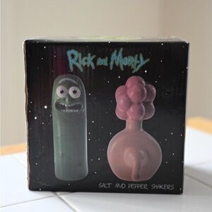 Rick and Morty Plumbus & Pickle Rick Salt and Pepper Shakers - NIB 2018